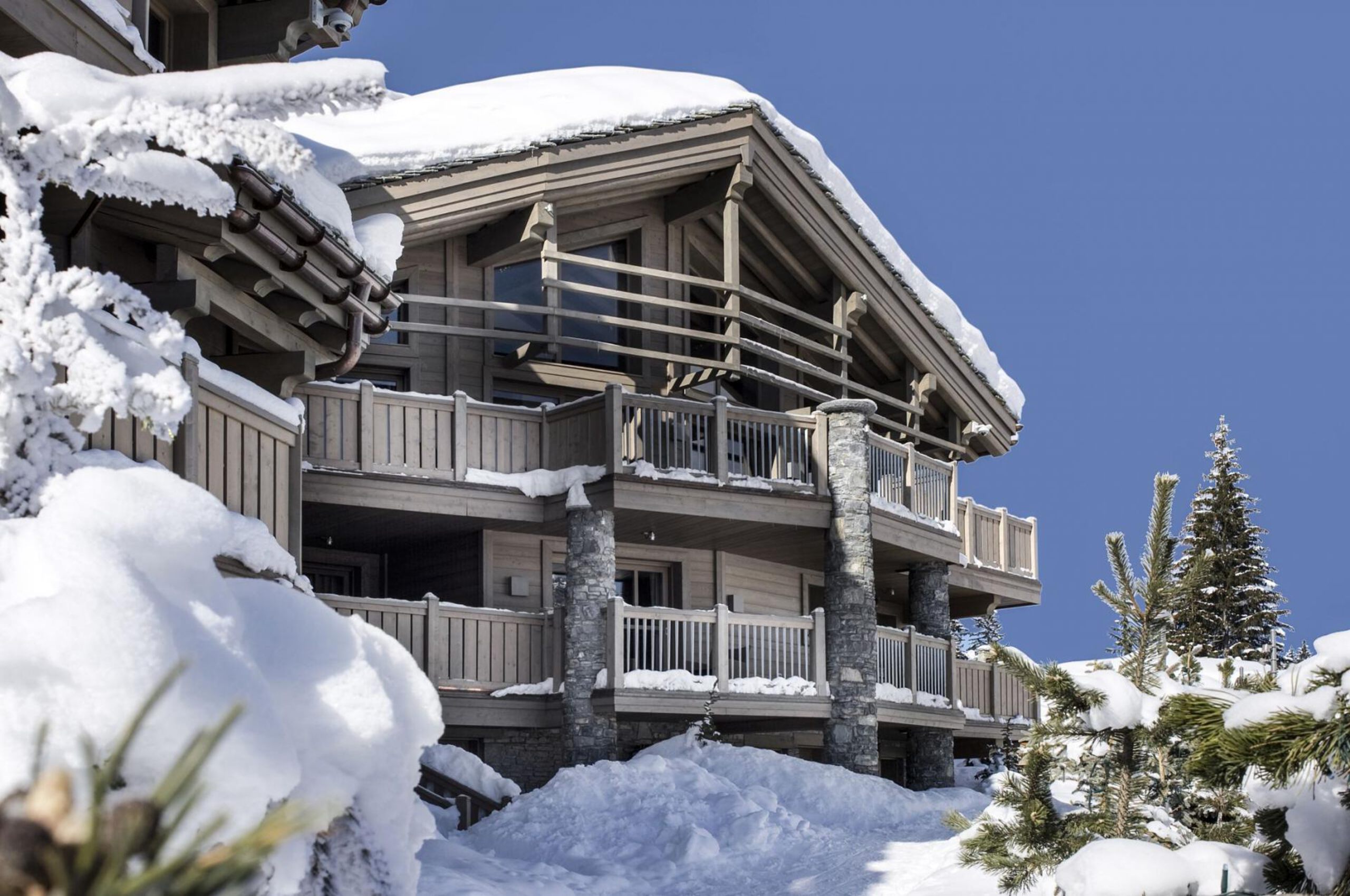 chalet-aurora-exterior-snow-luxury-rental-retreat-alist-courchevel