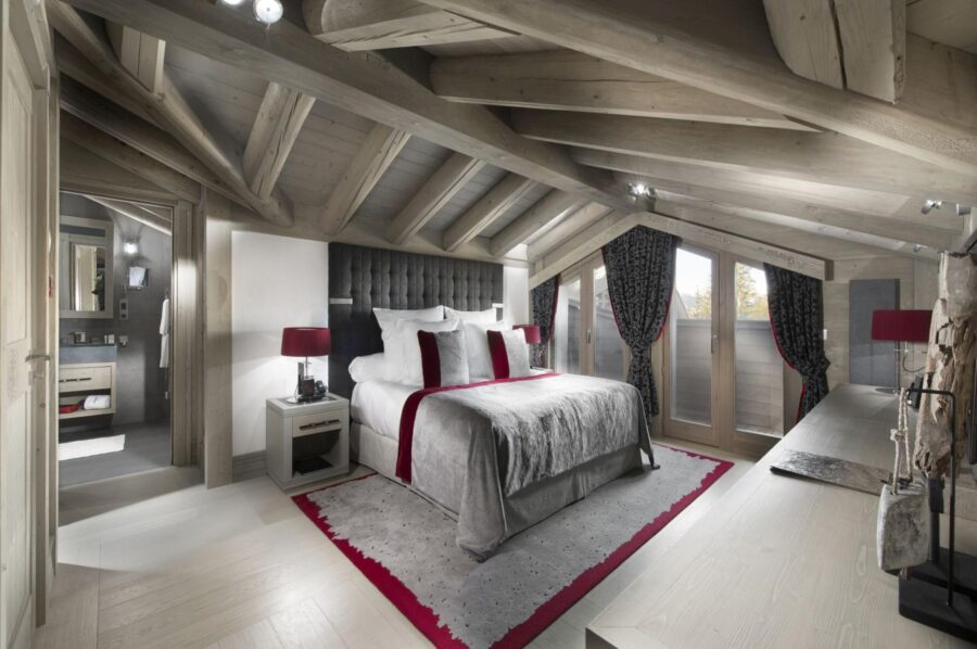 chalet-aurora-master-bedroom-spacious-stylish-modern-alpine-luxury-balcony-ensuite-alist-courchevel