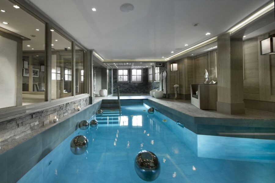 chalet-aurora-swimmingpool-indoorpool-wellness-spa-luxury-alist-courchevel