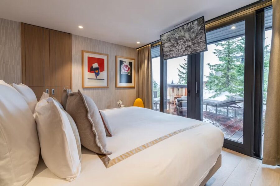 chalet-bleu-bedroom-terrace-alpine-views-luxury-courchevel1850