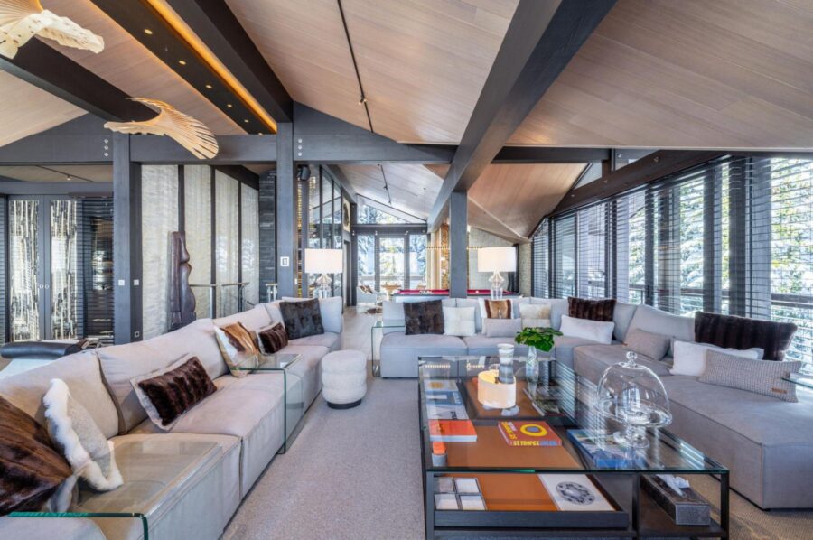 chalet-bleu-livingroom-openplan-spacious-bright-modern-elegant-stylish-design-luxury-alpine-retreat-courchevel1850