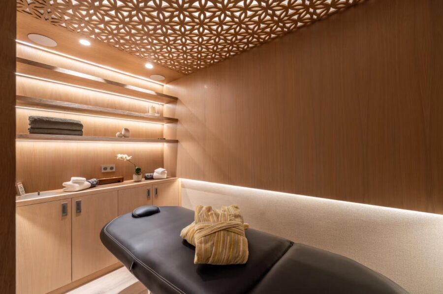 chalet-bleu-massage-room-spa-wellness-luxury-courchevel1850