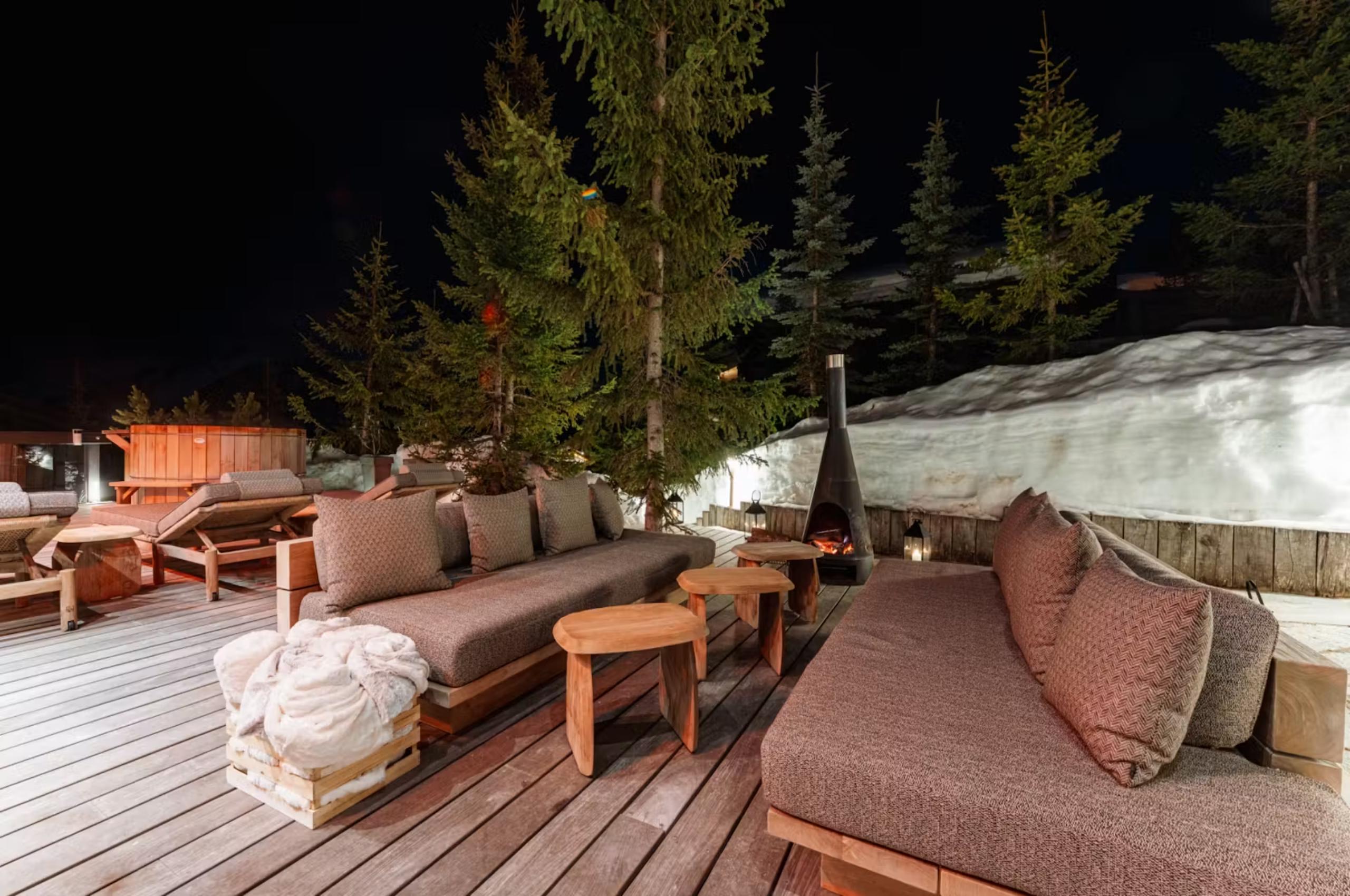 chalet-bleu-terrace-night-winter-firepit-luxury-courchevel1850
