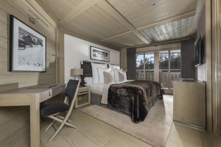 chalet-boisdormat-bedroom-mountainview-elegant-stylish-alpine-luxury-design-courchevel
