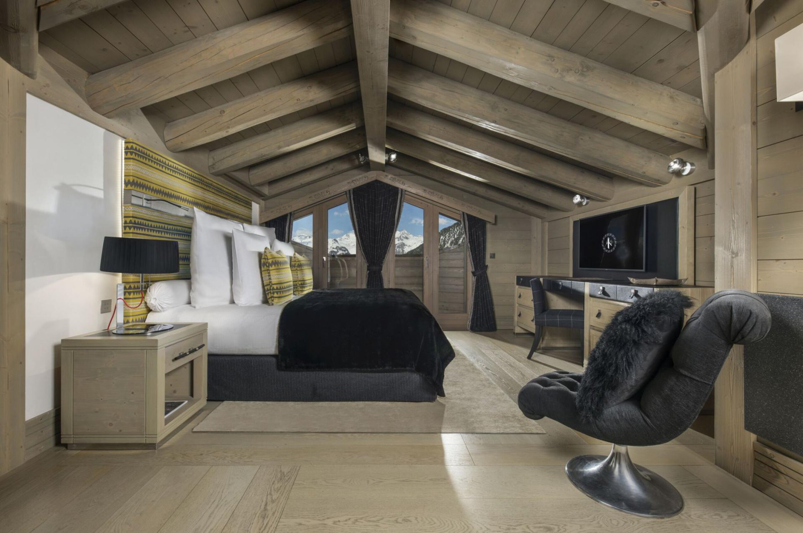 chalet-boisdormat-bedroom-mountainview-spacious-sleek-modern-alpine-design-luxury-courchevel