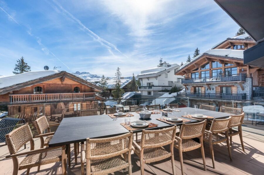 chalet-breeze-balcony-outdoordining-terrace-sun-mountainviews-luxury-retreat-courchevel1850