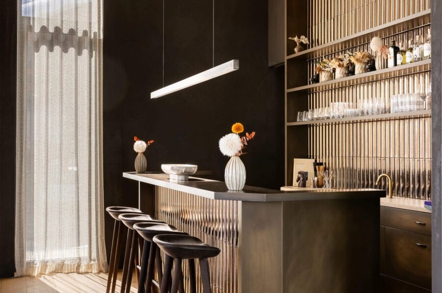 chalet-breeze-bar-hosting-entertainment-sleek-modern-design-luxury-courchevel1850