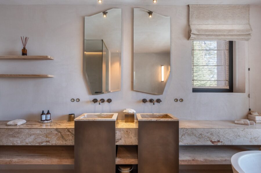 chalet-breeze-bathroom-doublesink-unqiue-modern-design-luxury-interior-courchevel1850