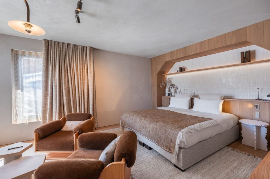 chalet-breeze-bedroom-modern-elegant-stylish-interior-luxury-rental-retreat-courchevel1850