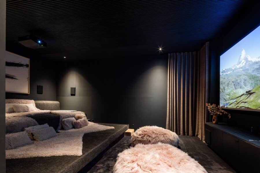 chalet-breeze-cinema-room-film-night-entertainment-luxury-courchevel1850