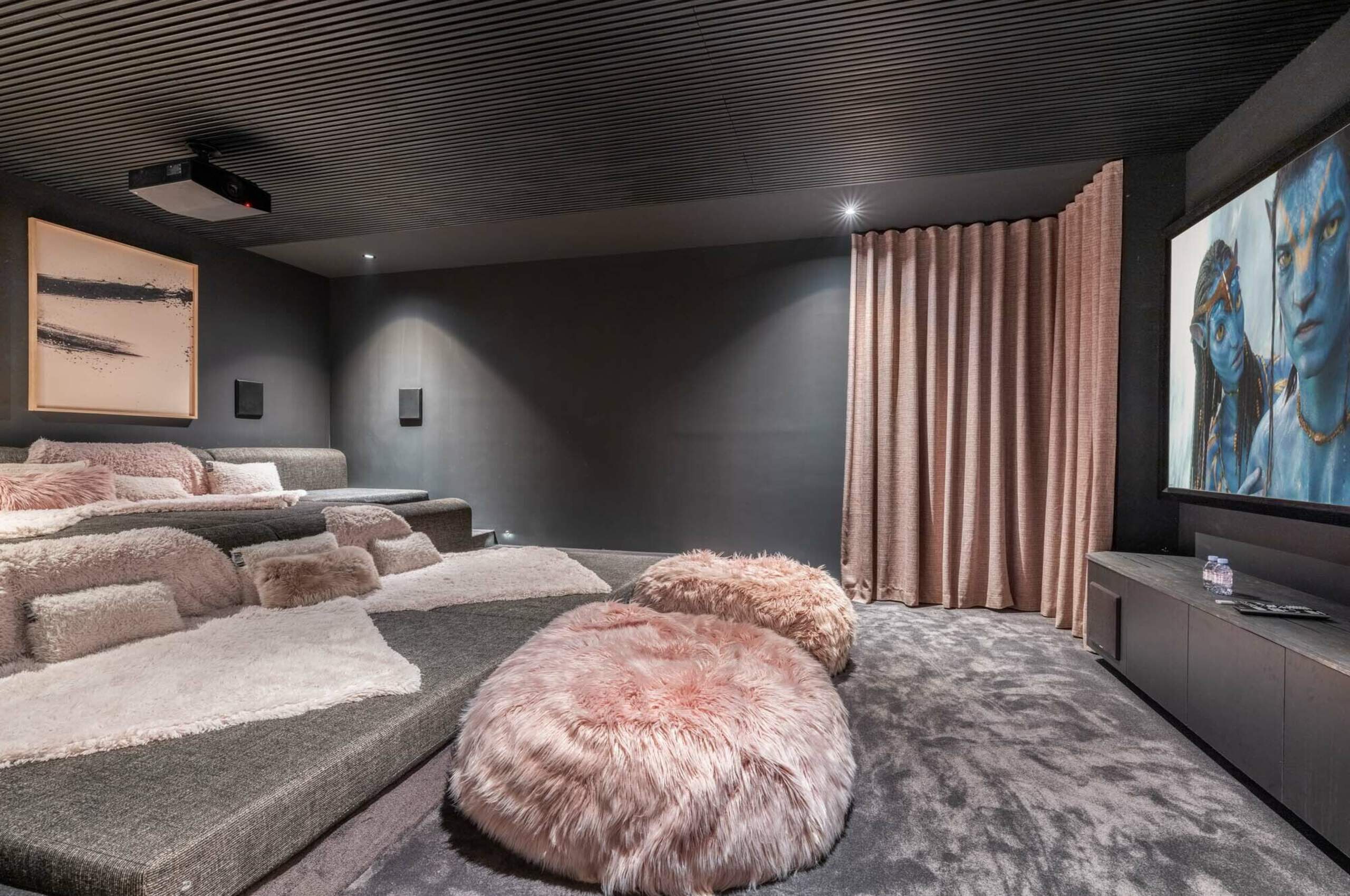 chalet-breeze-cinemaroom-film-entertainment-luxury-rental-courchevel1850