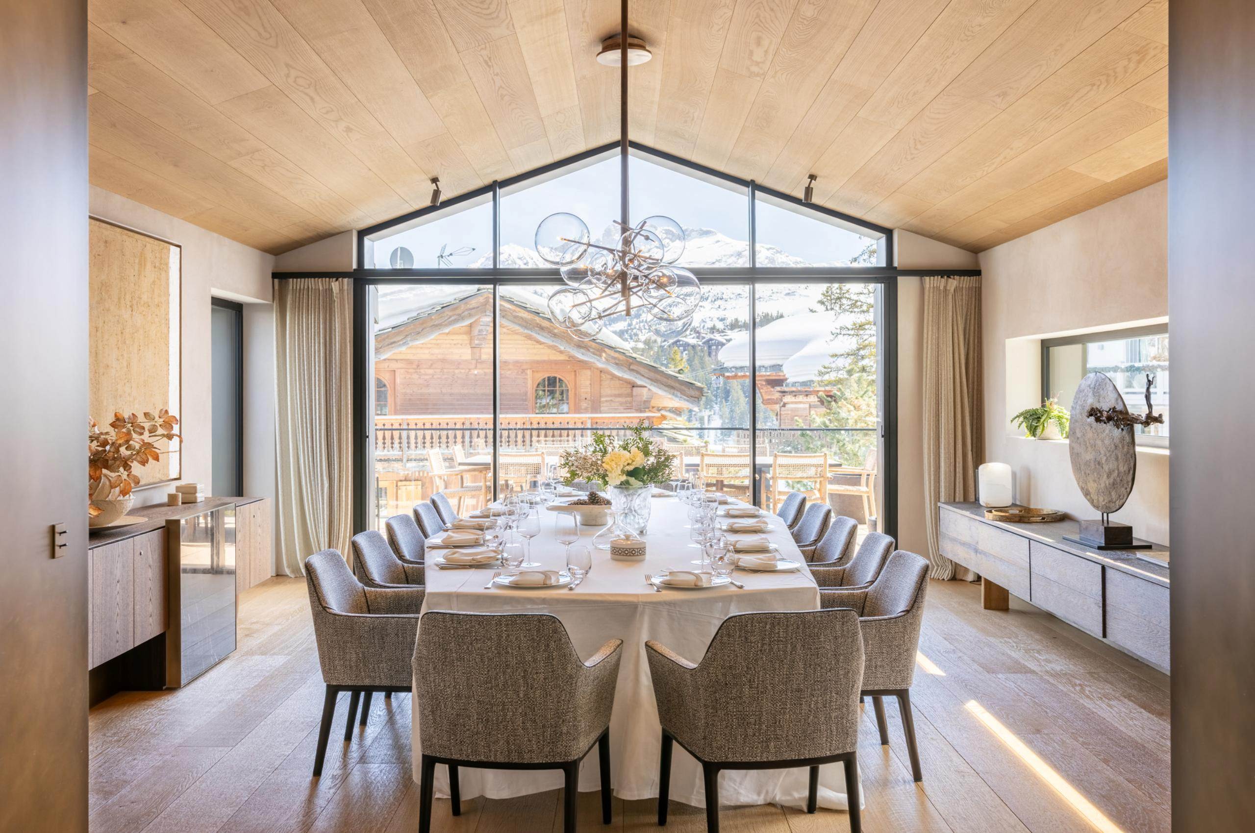 chalet-breeze-dining-room-mountain-views-elegant-modern-design-luxury-courchevel1850