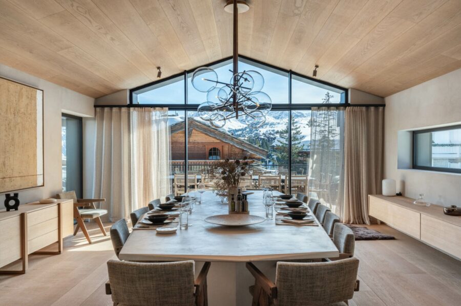 chalet-breeze-diningroom-mountain-view-elegant-spacious-modern-interior-design-luxury-retreat-courchevel1850