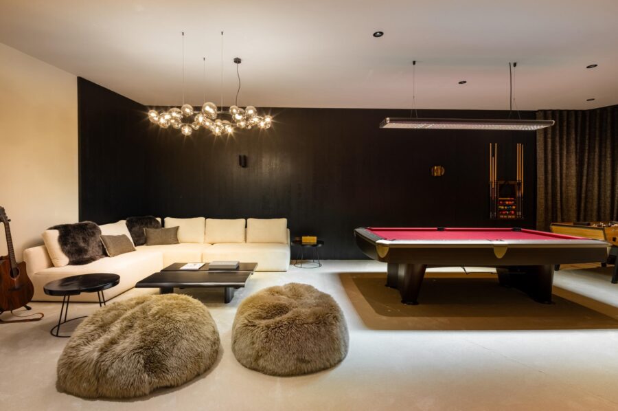 chalet-breeze-games-room-lounge-pool-table-luxury-courchevel1850