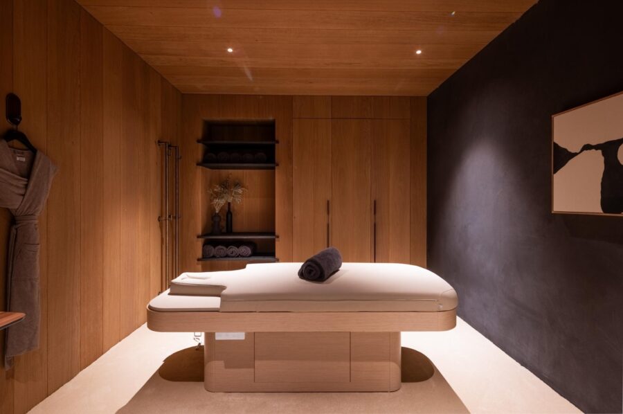 chalet-breeze-massage-room-spa-wellness-luxury-courchevel1850