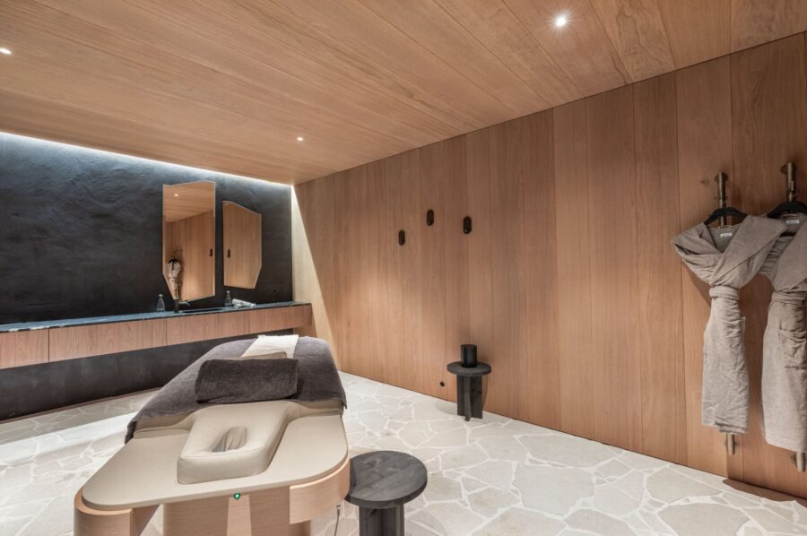 chalet-breeze-massageroom-treatmentroom-spa-wellness-luxury-retreat-courchevel1850