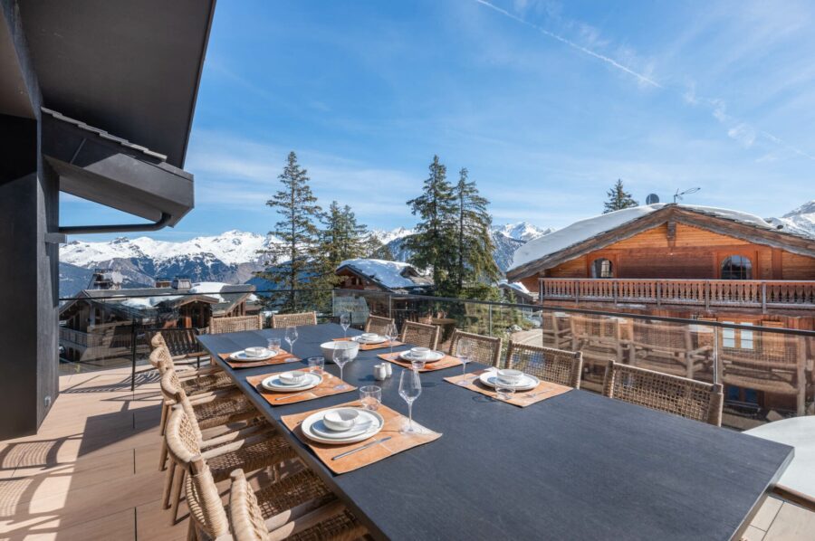 chalet-breeze-outdoor-dining-balcony-mountainviews-luxury-courchevel1850