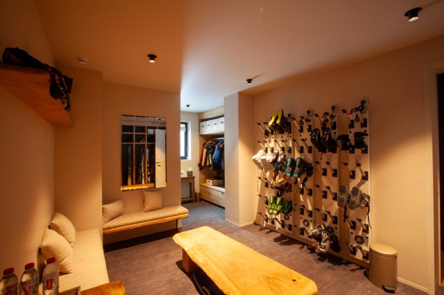 chalet-breeze-ski-room-boot-storage-luxury-courchevel1850