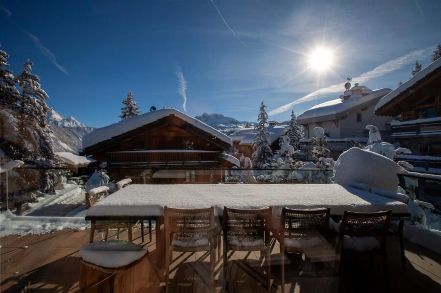 chalet-breeze-terrace-alfresco-dining-area-luxury-alpine-retreat-courchevel1850