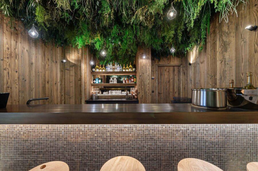 chalet-brenna-bar-hosting-luxury-modern-design-courchevel1850