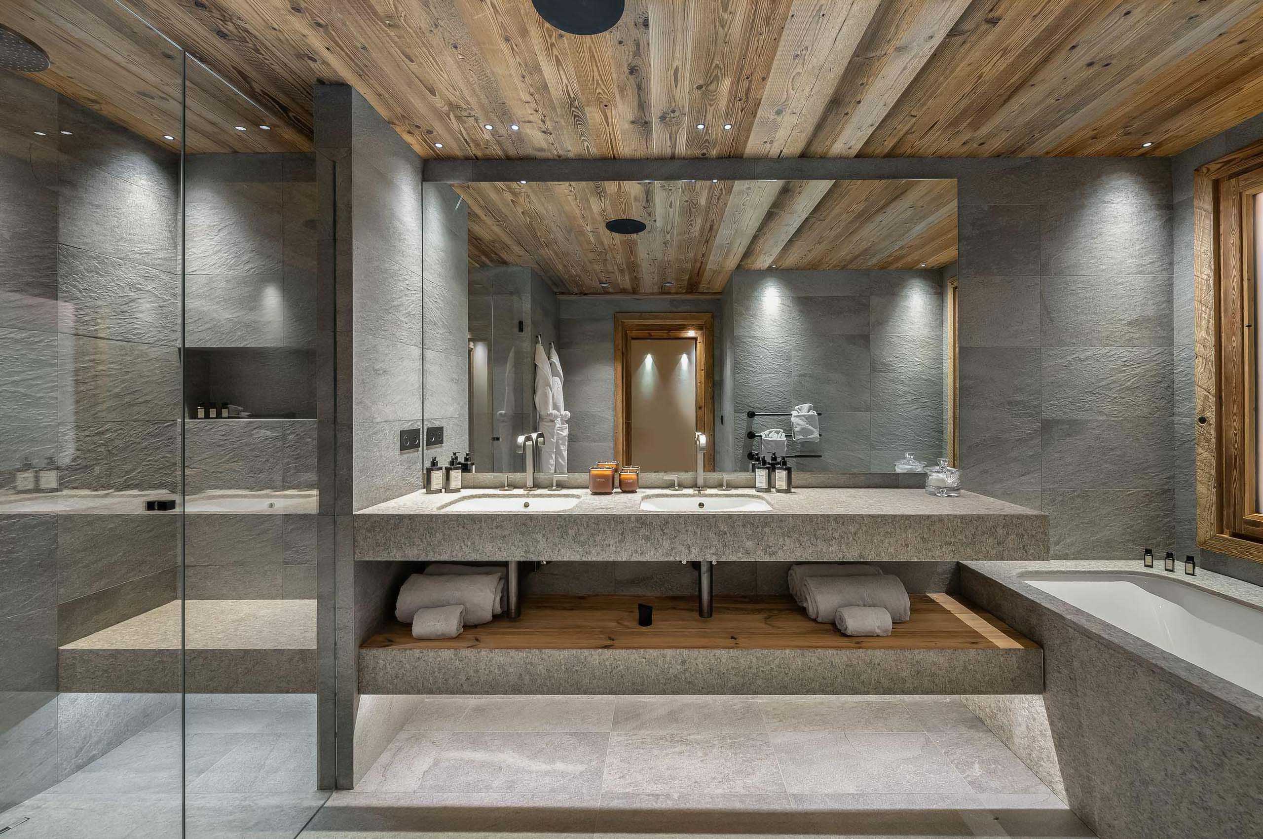 chalet-brenna-bathroom-doublesink-bathtub-modern-luxury-design-courchevel1850