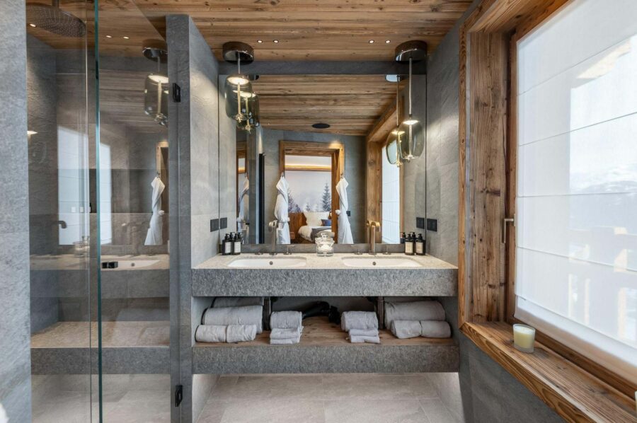 chalet-brenna-bathroom-doublesink-modern-luxury-courchevel1850