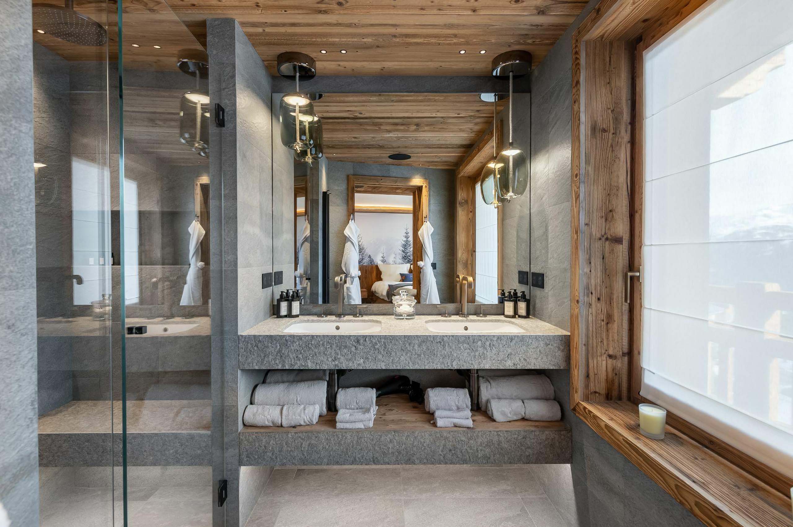 chalet-brenna-bathroom-doublesink-modern-luxury-courchevel1850