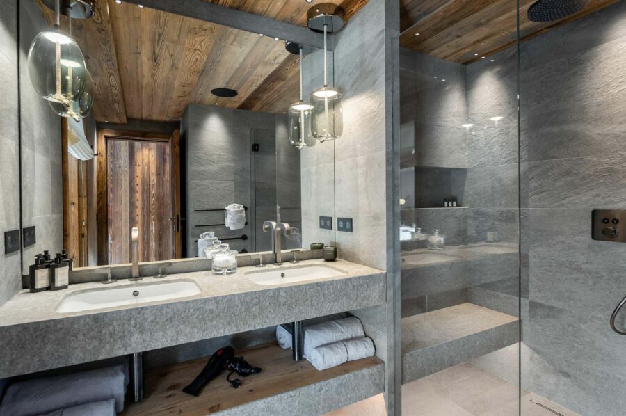 chalet-brenna-bathroom-doublesink-shower-modern-luxury-design-courchevel1850