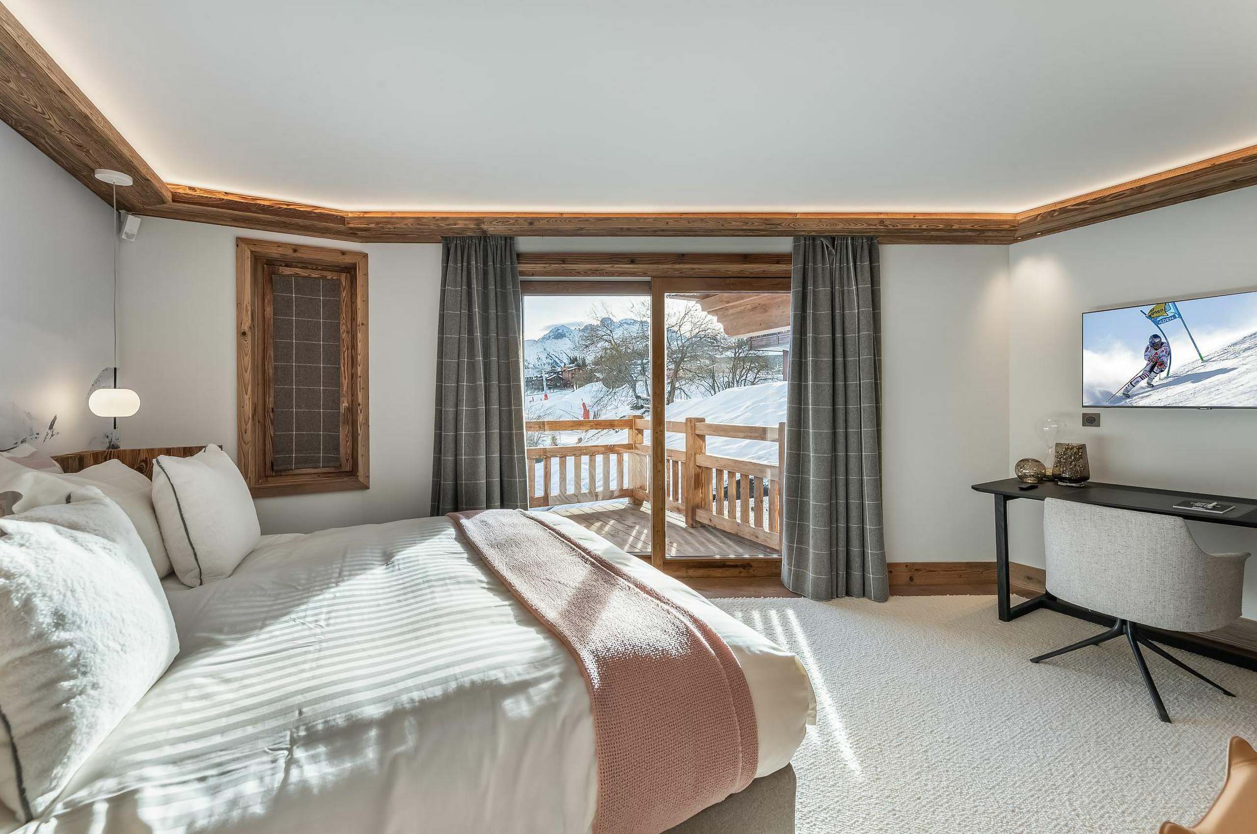 chalet-brenna-bedroom-mountainview-luxury-modern-interior-courchevel1850