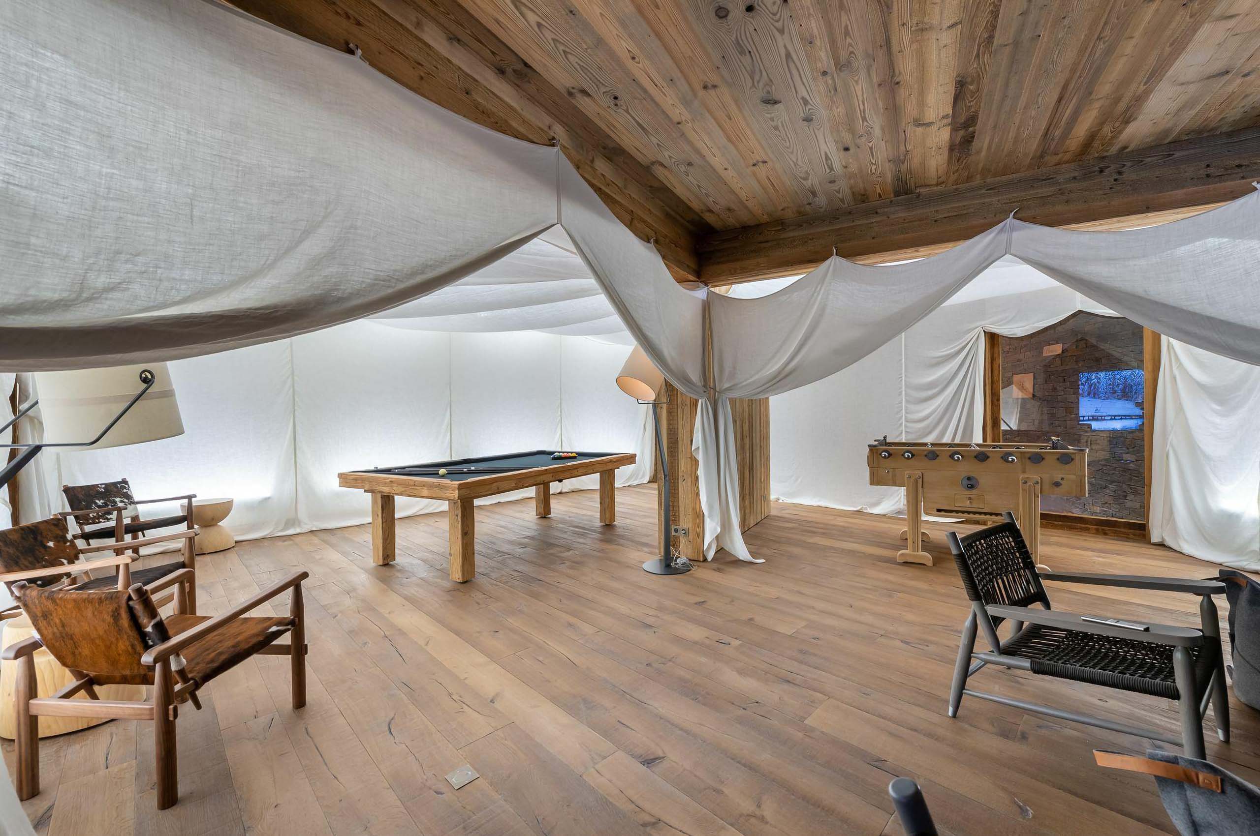 chalet-brenna-gamesroom-snookertable-luxury-modern-retreat-courchevel1850