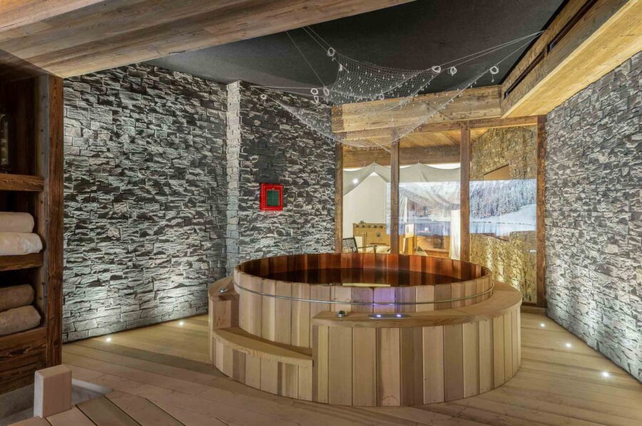 chalet-brenna-hottub-wellness-luxury-rental-retreat-courchevel1850