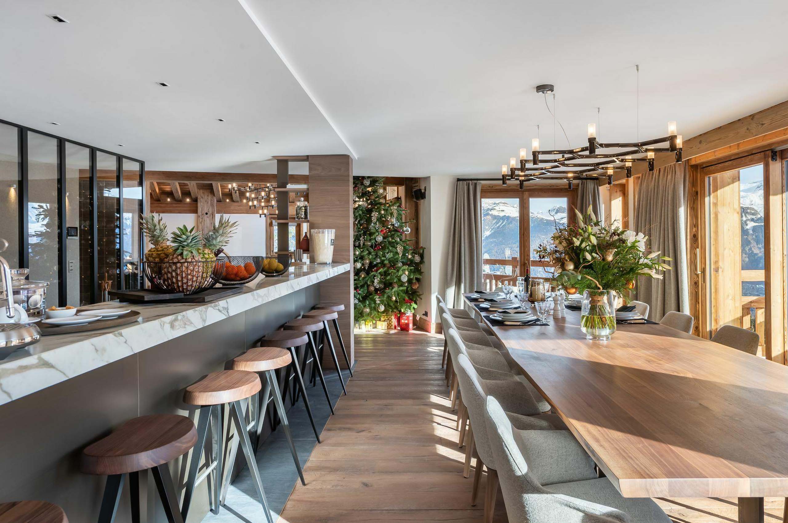 chalet-brenna-kitchen-diningroom-mountainviews-sleek-modern-design-courchevel1850