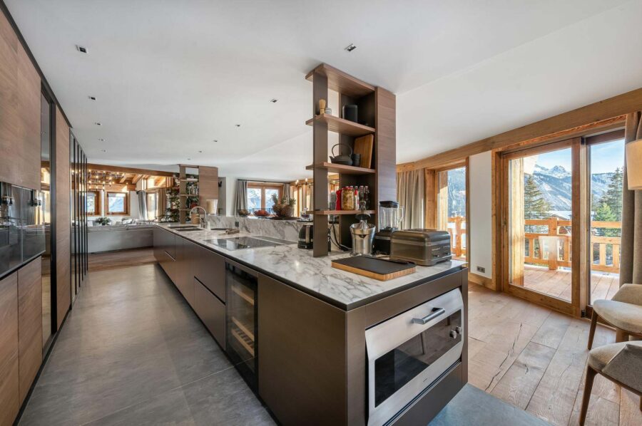 chalet-brenna-kitchen-mountainview-sleek-modern-interiordesign-courchevel1850