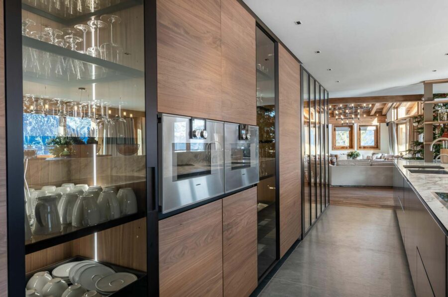 chalet-brenna-kitchen-sleek-modern-design-openplan-luxury-courchevel1850