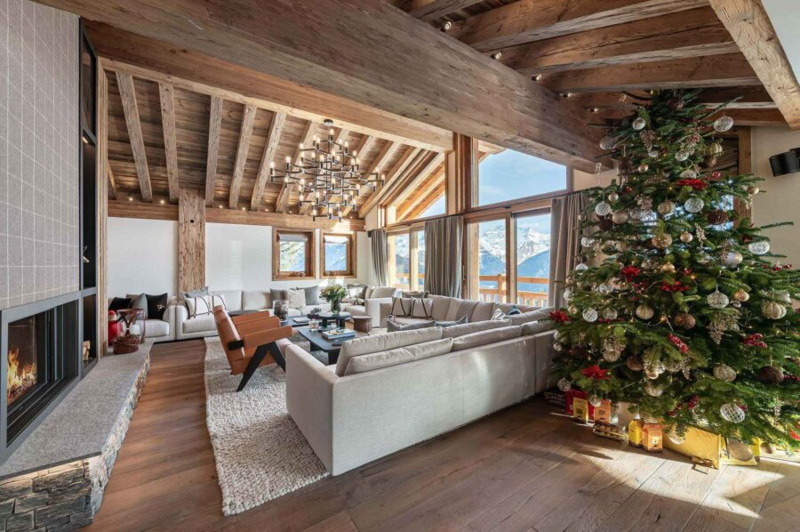 chalet-brenna-livingroom-fireplace-christmastree-mountainviews-luxury-modern-design-courchevel1850