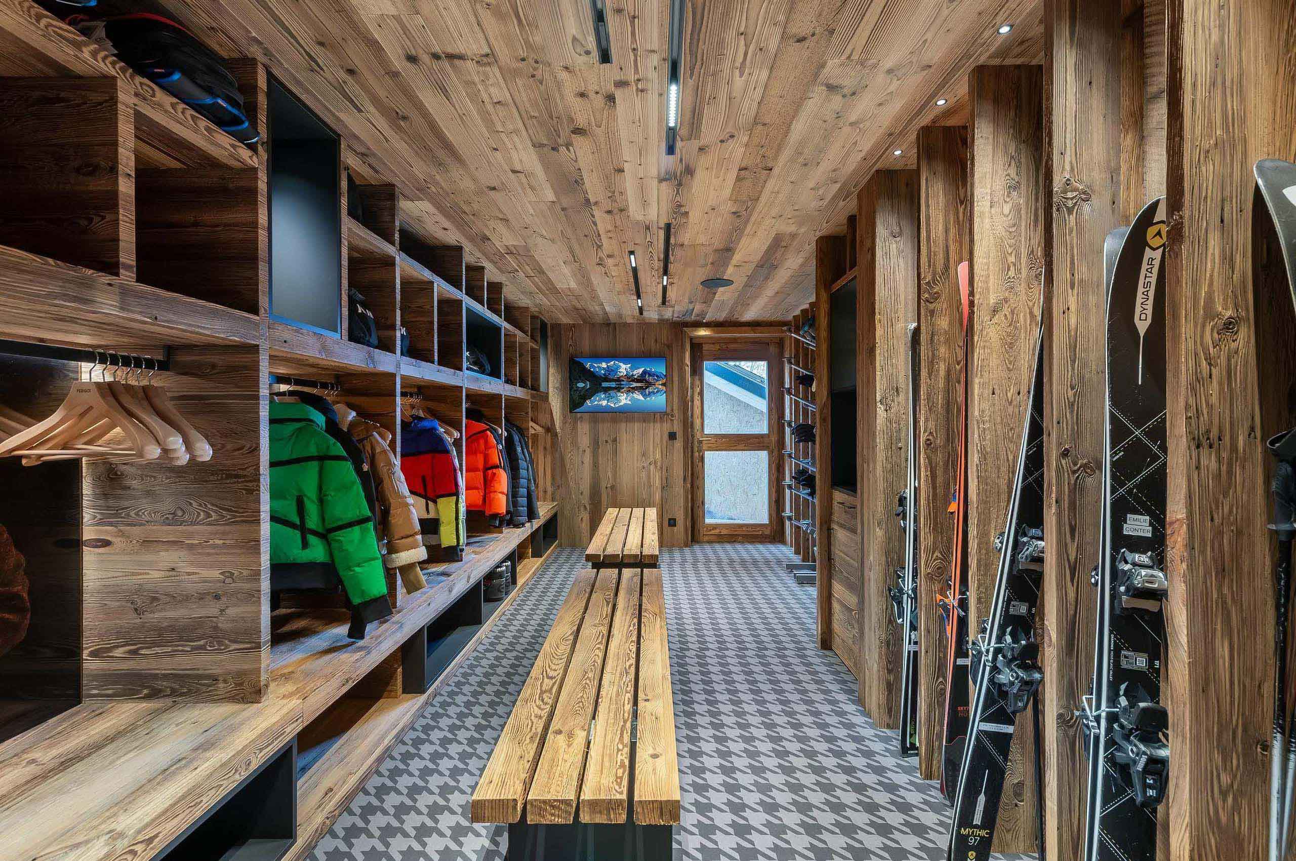 chalet-brenna-skiroom-bootroom-courchevel1850 (4)