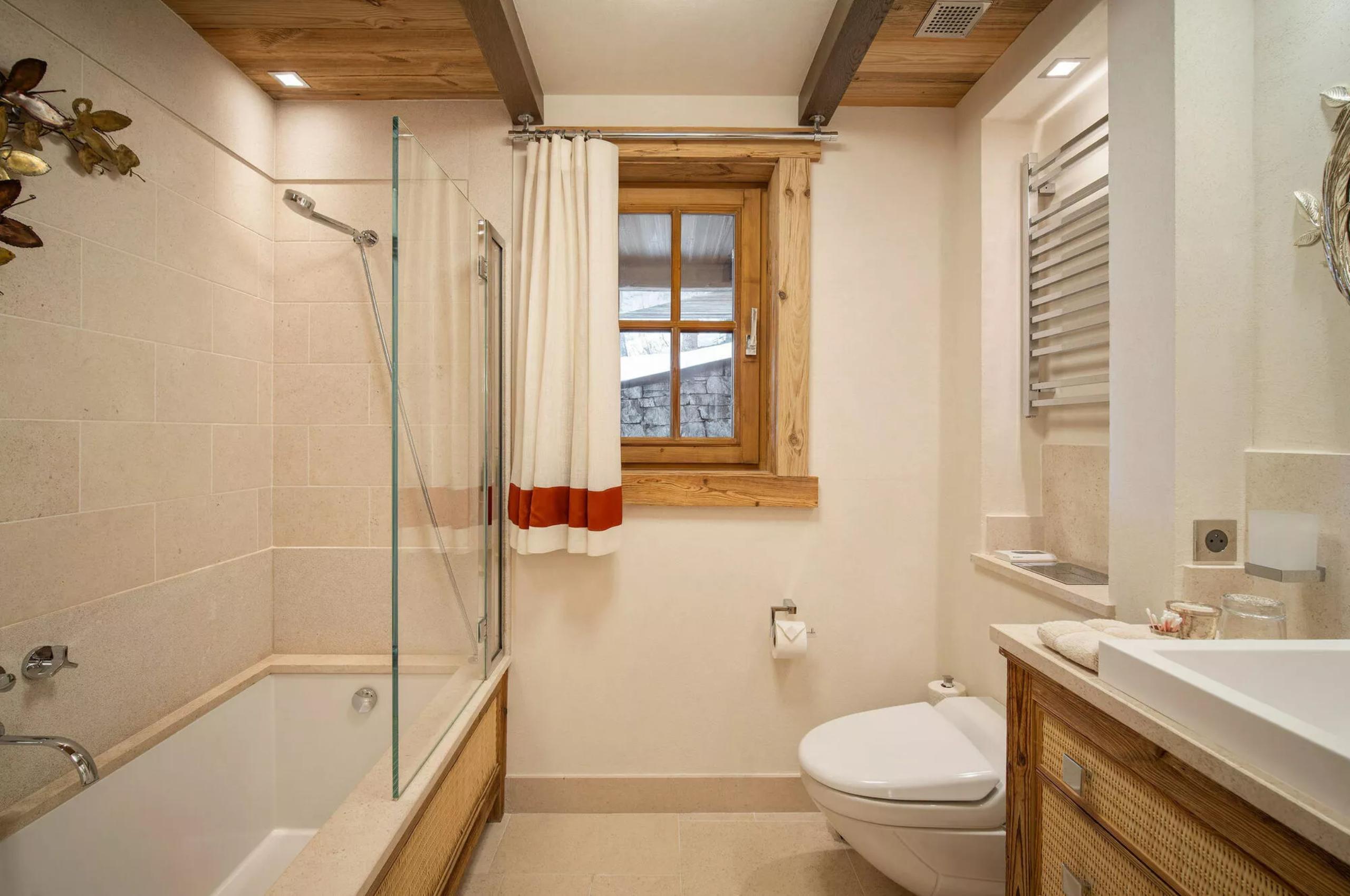 chalet-brielle-bathroom-bathtub-luxury-courchevel1850