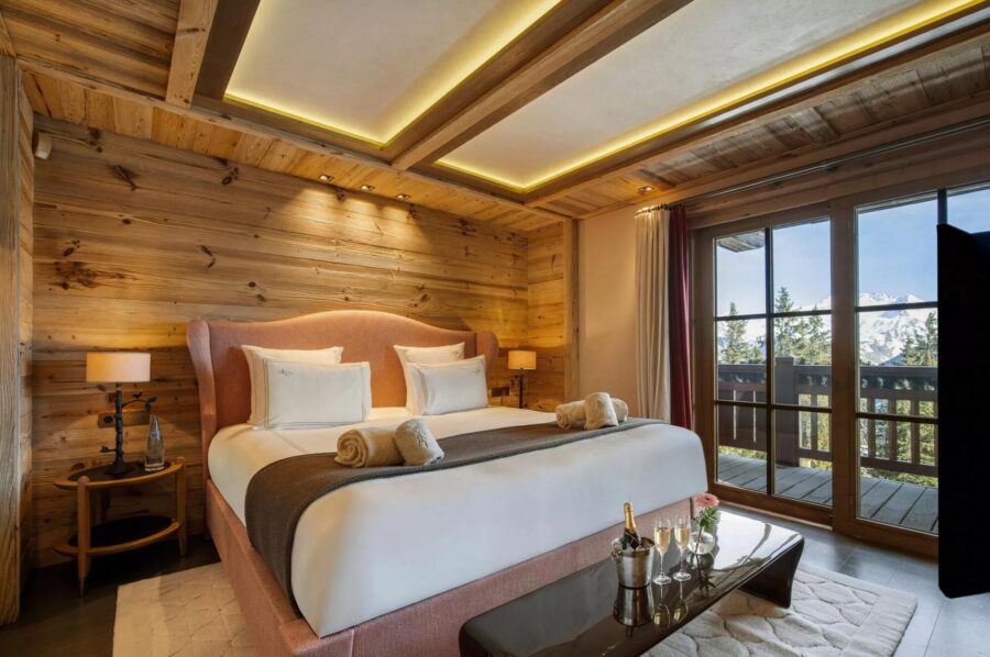 chalet-brielle-bedroom-mountain-view-elegant-interior-design-luxury-courchevel1850