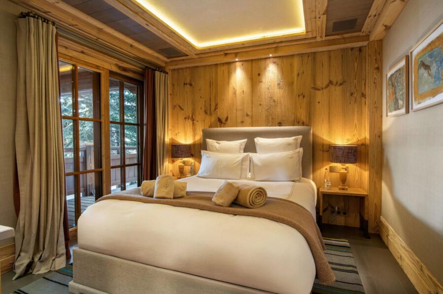 chalet-brielle-bedroom-welcoming-alpine-design-luxury-courchevel1850