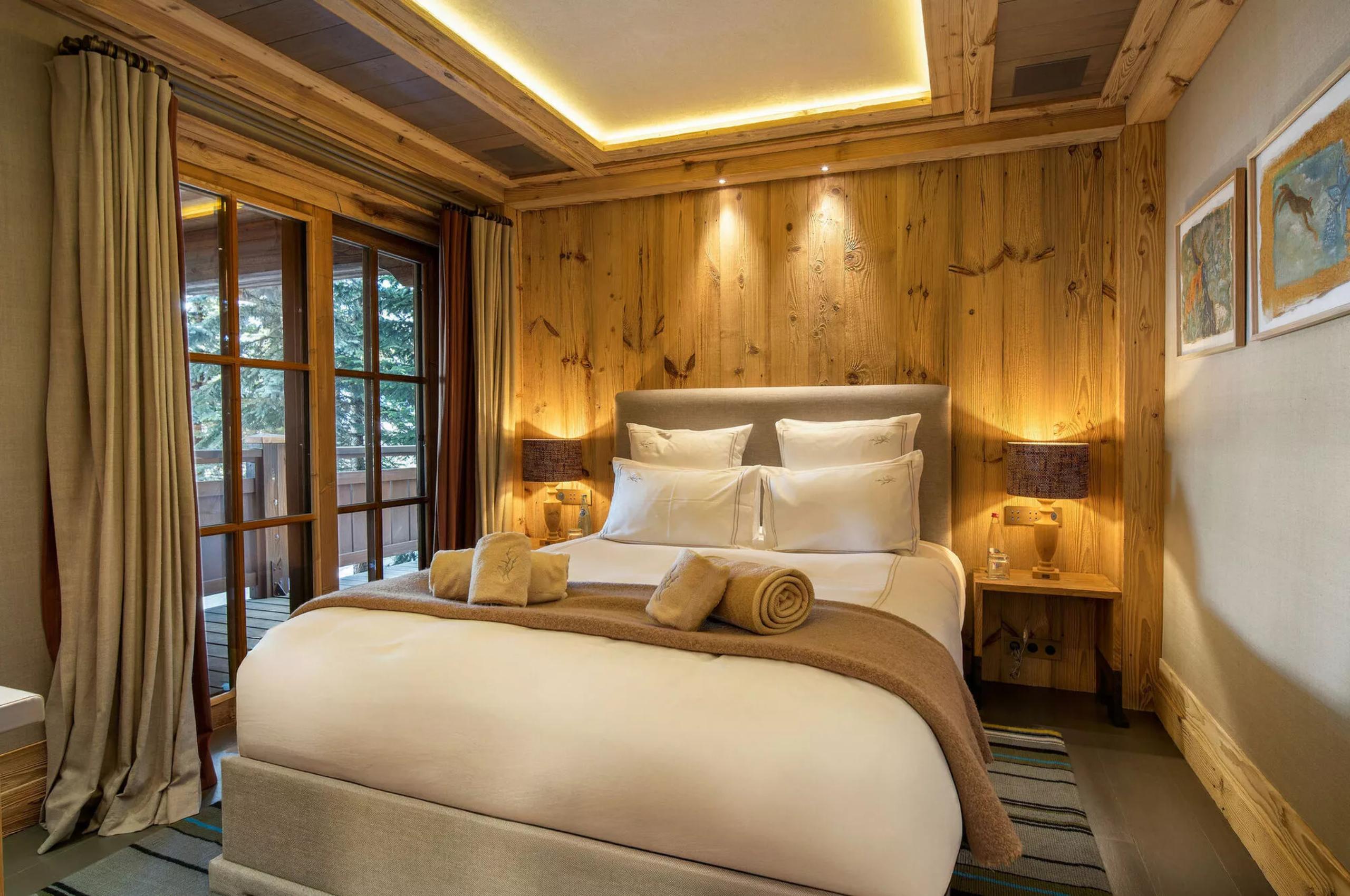 chalet-brielle-bedroom-welcoming-alpine-design-luxury-courchevel1850