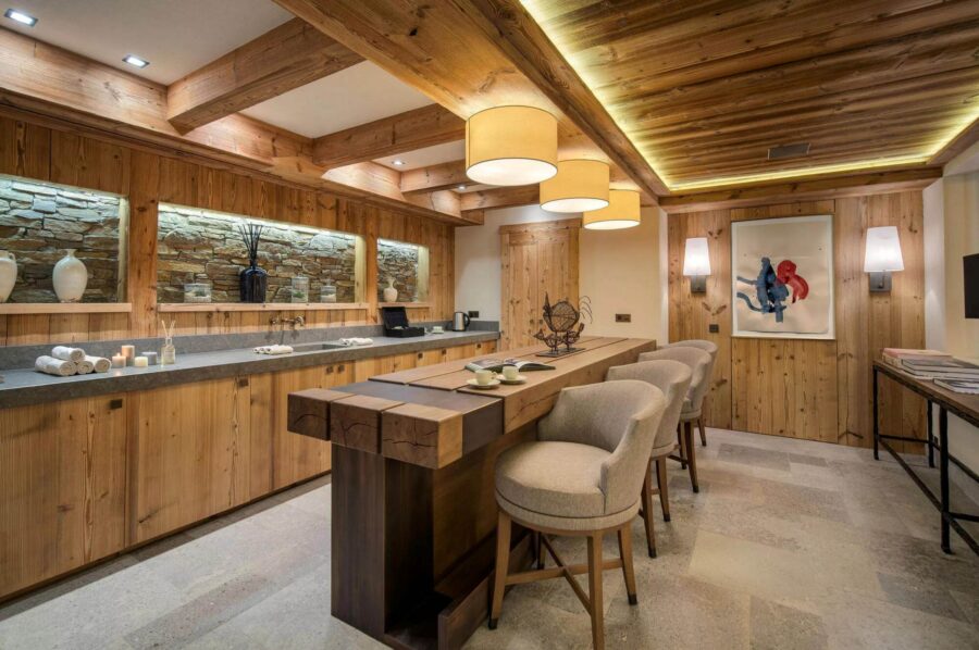 chalet-brielle-relaxation-area-bar-spa-wellness-luxury-courchevel1850