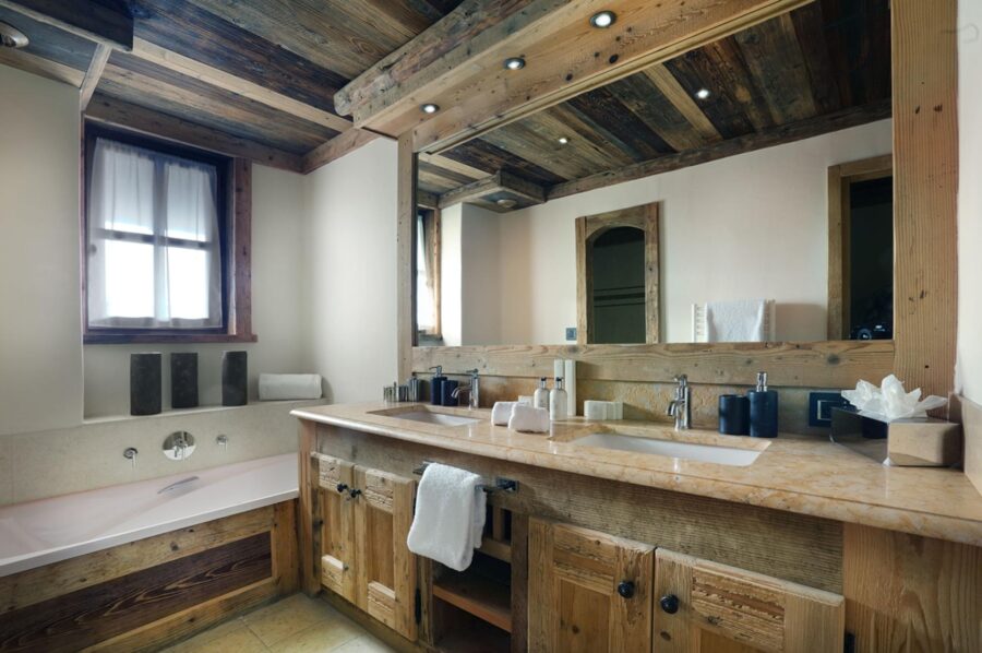 chalet-charlotte-bathroom-double-sink-bathtub-elegant-design-luxury-courchevel1850