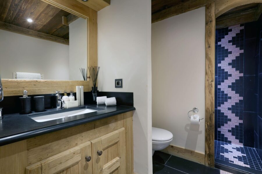 chalet-charlotte-bathroom-luxury-courchevel1850