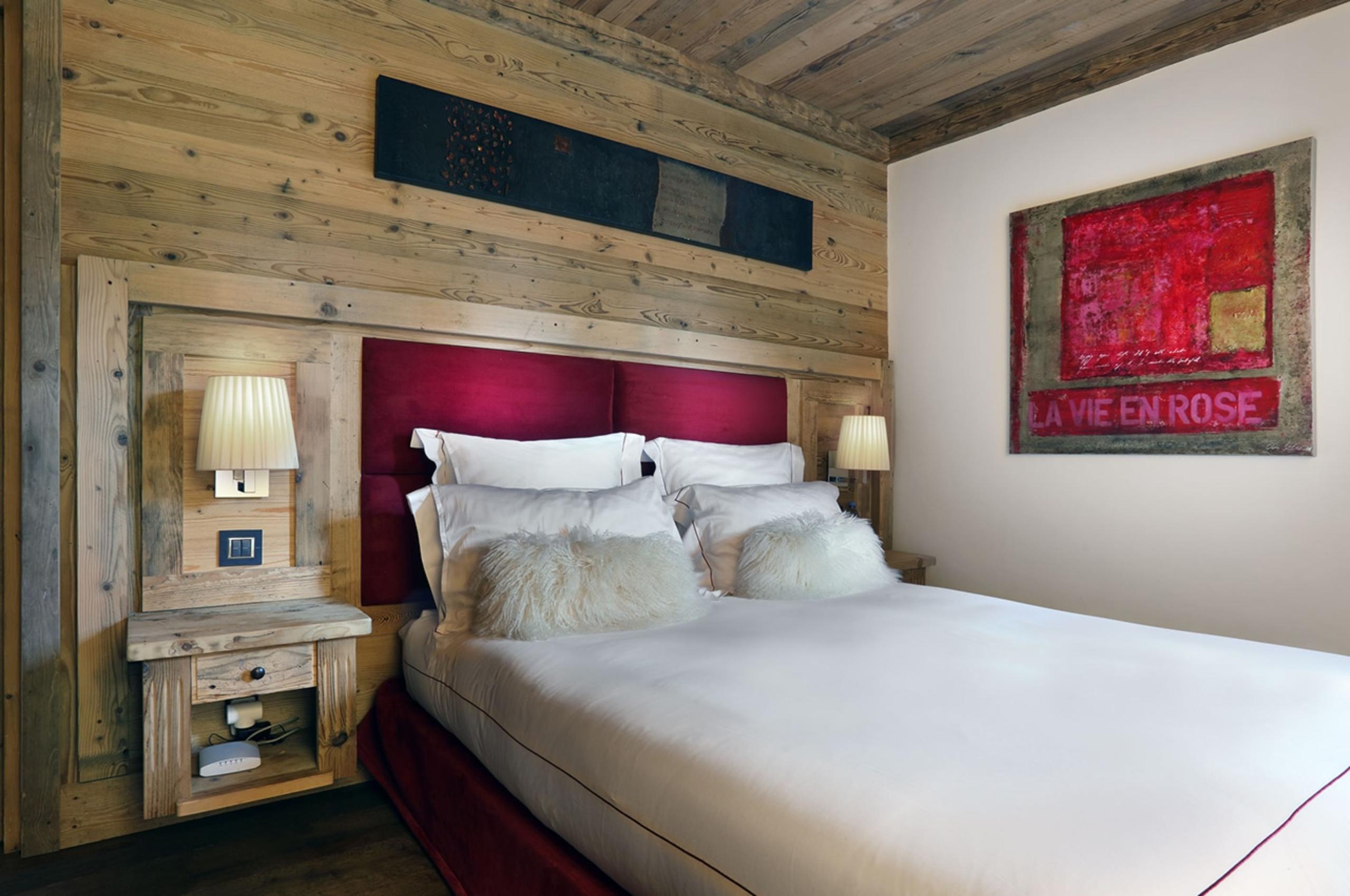 chalet-charlotte-bedroom-artwork-luxury-courchevel1850