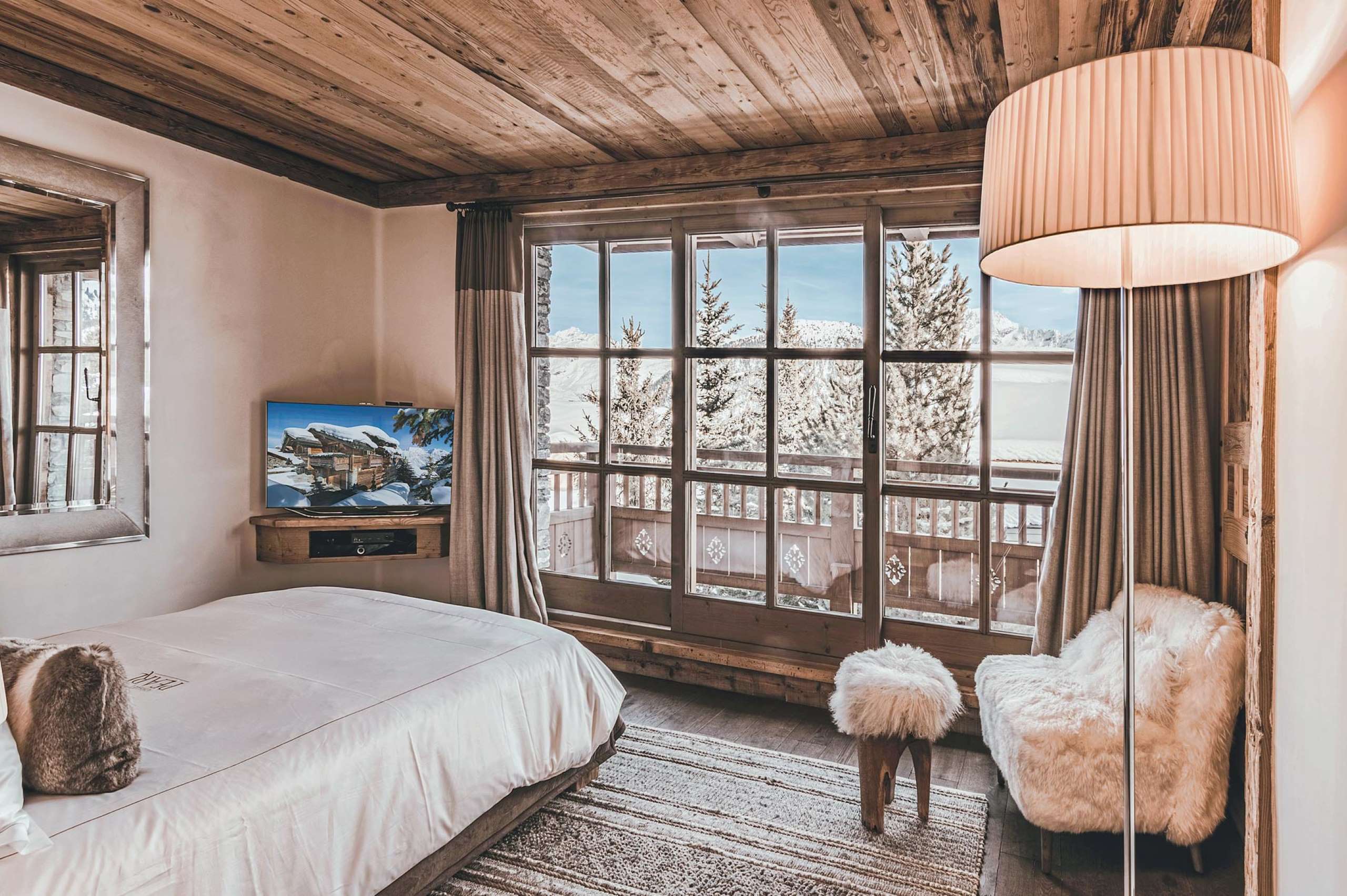 chalet-charlotte-bedroom-balcony-scenic-winter-alpine-views-elegant-interiors-luxury-courchevel1850