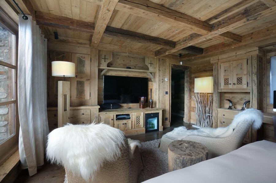 chalet-charlotte-bedroom-lounge-tv-elegant-alpine-design-luxury-courchevel1850