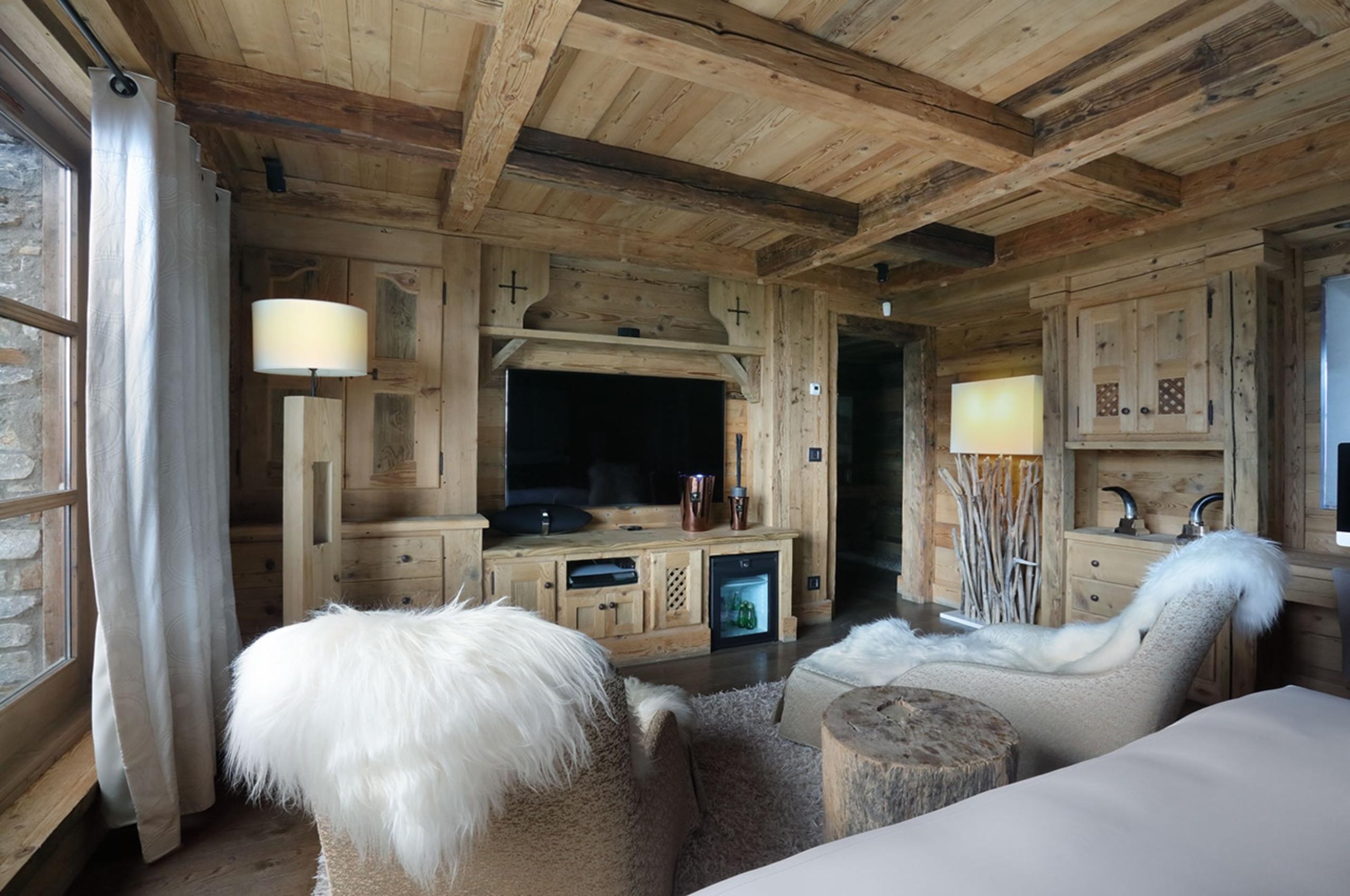 chalet-charlotte-bedroom-lounge-tv-elegant-alpine-design-luxury-courchevel1850