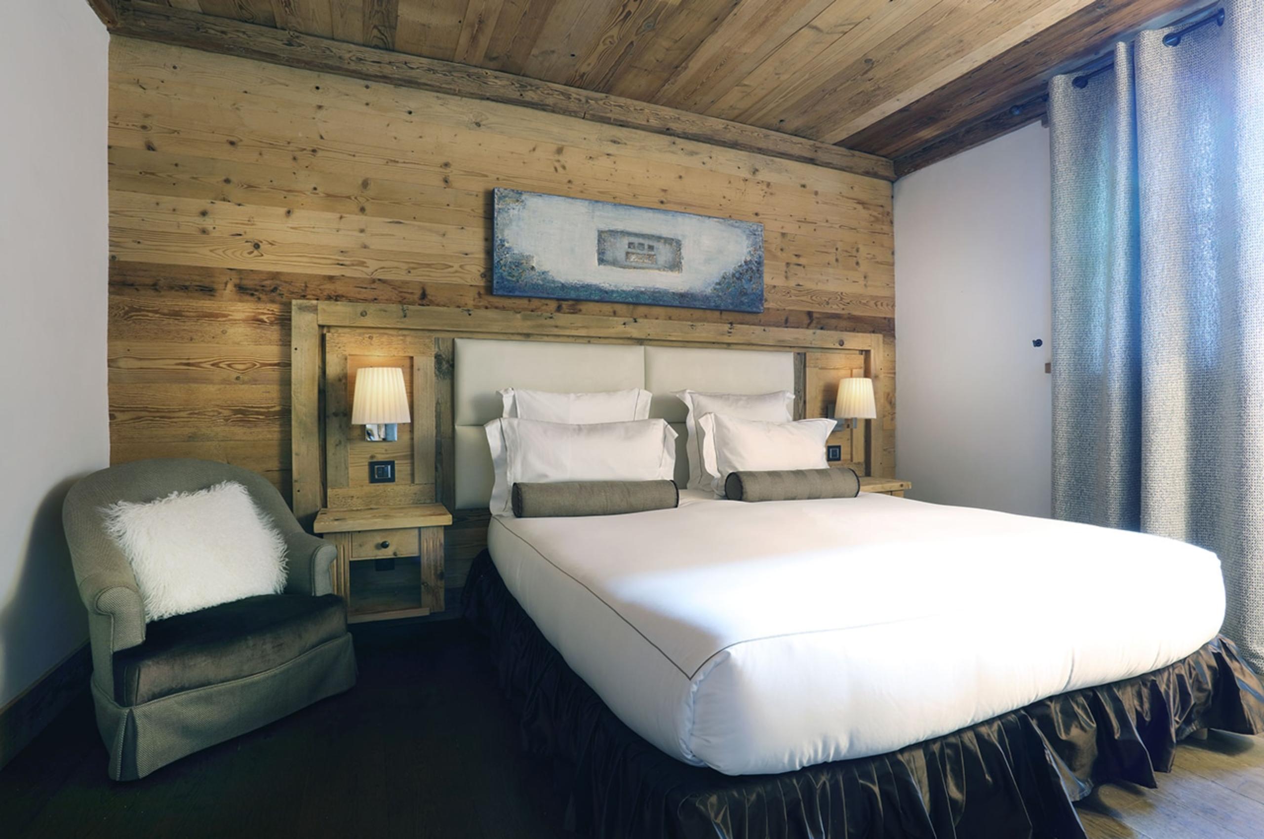 chalet-charlotte-bedroom-serene-alpine-design-luxury-courchevel1850