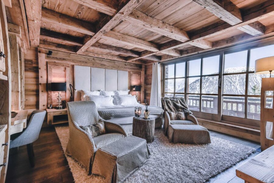 chalet-charlotte-bedroom-stunning-mountain-view-spacious-elegant-alpine-design-balcony-desk-luxury-courchevel1850