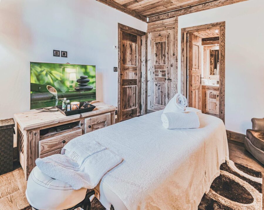 chalet-charlotte-massage-room-treatment-spa-wellness-luxury-relaxation-courchevel1850